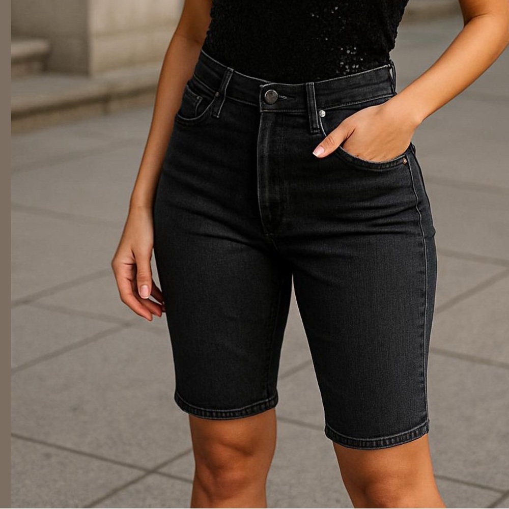 🎁Levi’s Demi curve knee length